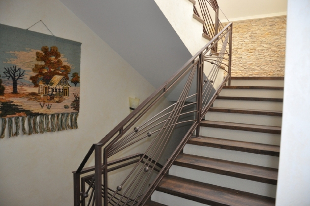 Кованое недорогое ограждения для лестниц