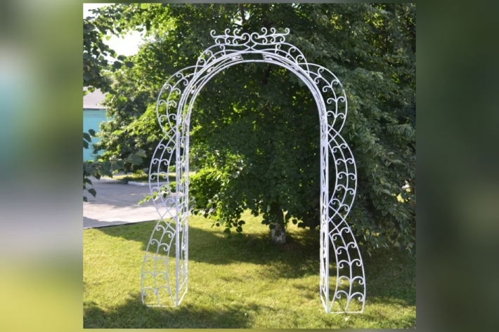 Кованая уличная пергола